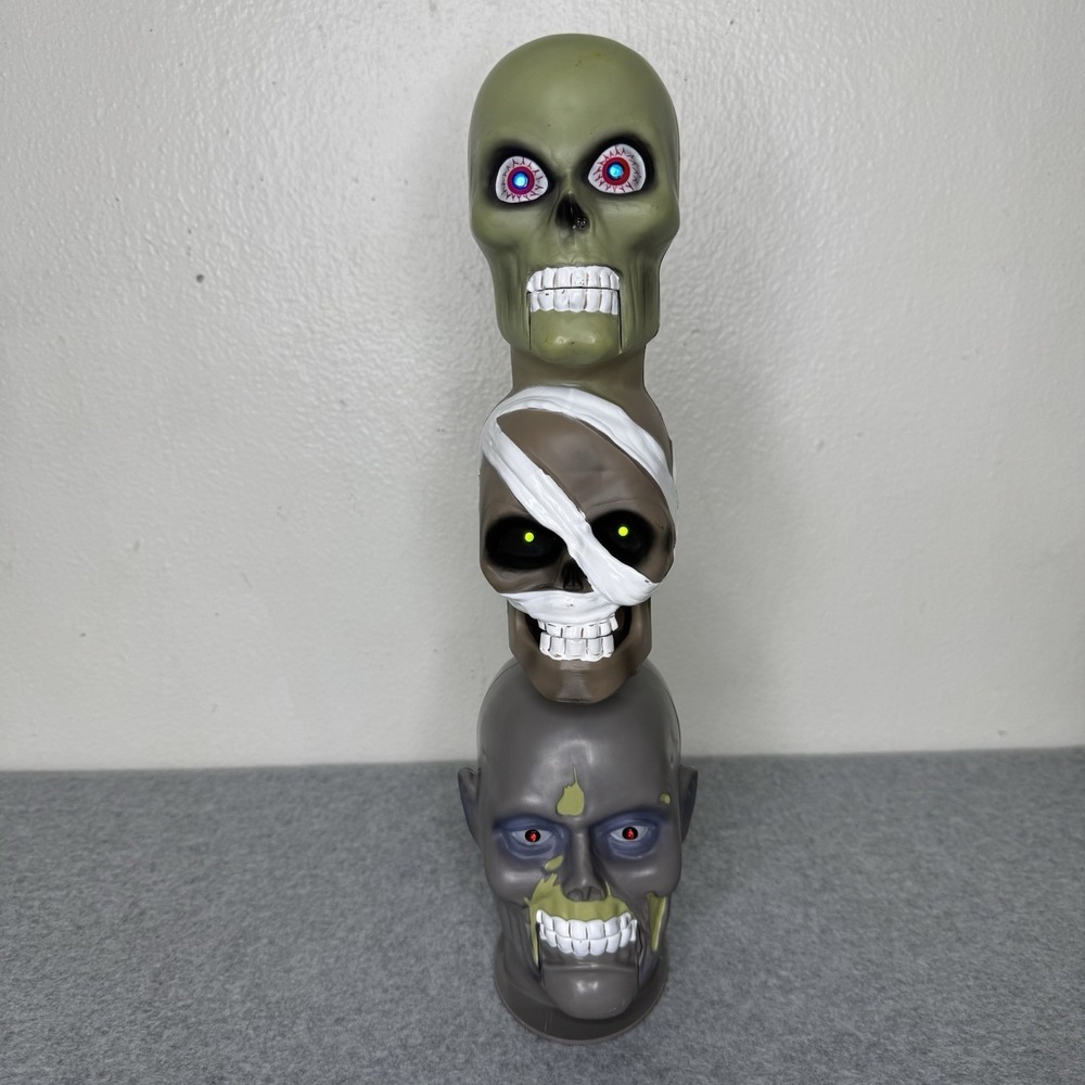 Gemmy Halloween Skull‎ Trio Animated Singers Light Up Eyes Songs "Shout" READ